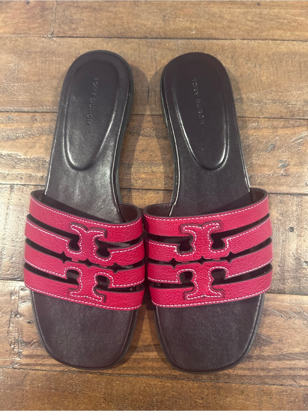 NWOB Tory Burch Red Ines Cage Slides w/Signature Laser Cut Double T Logo. Size 9
